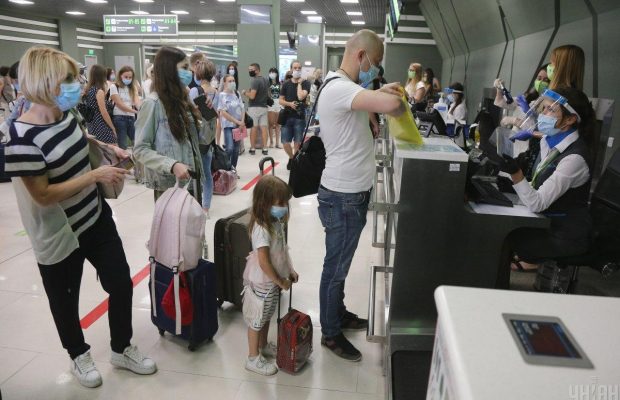 Каждый третий украинец не хочет отказываться от путешествий из-за коронавируса - исследование