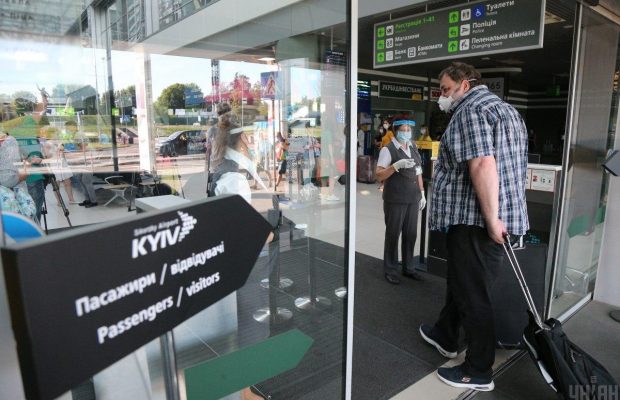 COVID-19 у світі: Україна оновила перелік країн "червоної" та "зеленої" зон