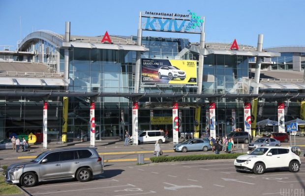 Кабмин временно закрыл въезд в Украину для иностранцев: кого планируют пускать