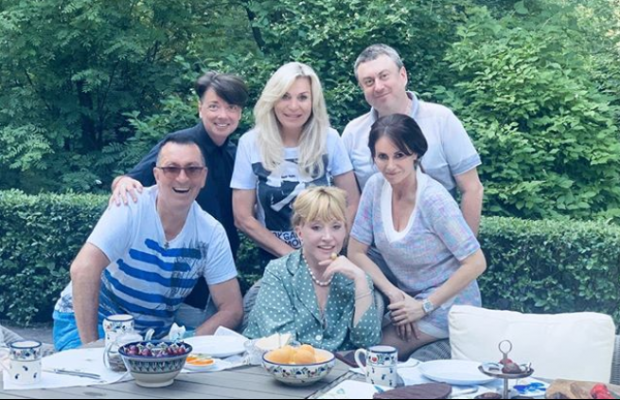 Алла Пугачова змінила зачіску й різко помолодшала (фото)