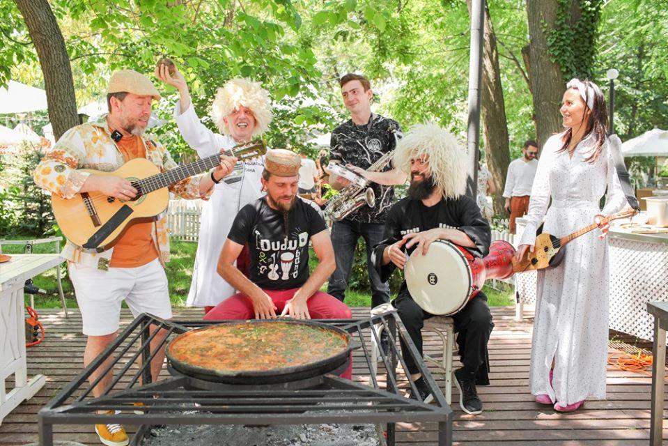 Допомагав Лібкіну давати майстер-клас підприємець Андрій Здесенко / фото facebook.com/Restorator.Savva.Libkin Допомагав Лібкіну давати майстер-клас підприємець Андрій Здесенко / фото facebook.com/Restorator.Savva.Libkin