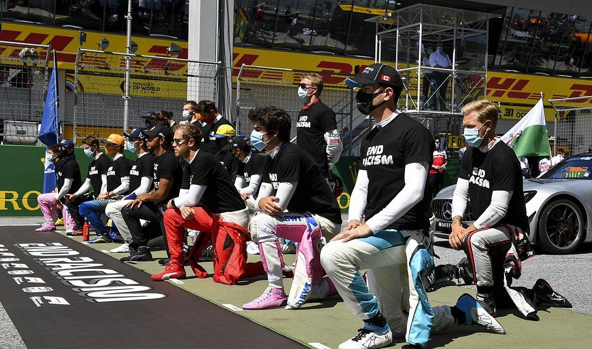 Всі пілоти були у футболках проти расизму / фото motorsport.com Всі пілоти були у футболках проти расизму / фото motorsport.com