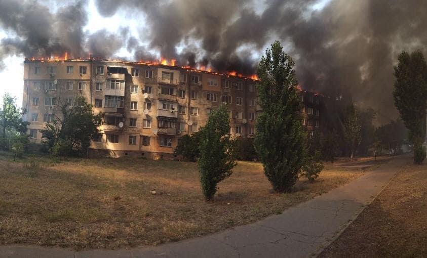 Нова Каховка: мешканців постраждалого від пожежі будинку пообіцяли відселити / фото facebook.com/yuriy.husyev Нова Каховка: мешканців постраждалого від пожежі будинку пообіцяли відселити / фото facebook.com/yuriy.husyev