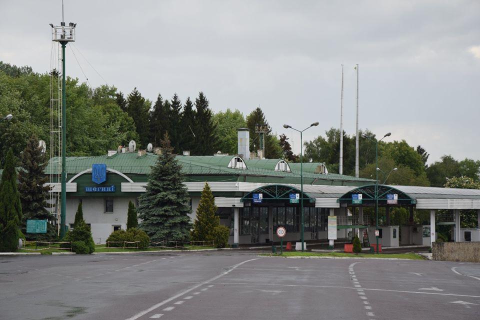 Українець намагався провезти через "Шегині" амфетамін і екстазі в трусах / фото facebook.com/DPSUkraine Українець намагався провезти через "Шегині" амфетамін і екстазі в трусах / фото facebook.com/DPSUkraine