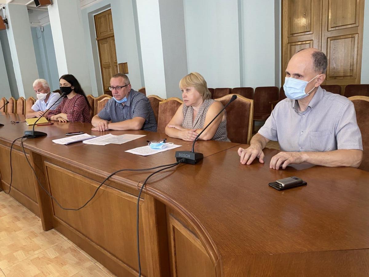 У Рівному підняли проблему всеукраїнського масштабу - відновлення роботи дитсадків (фото, відео) У Рівному підняли проблему всеукраїнського масштабу - відновлення роботи дитсадків (фото, відео)