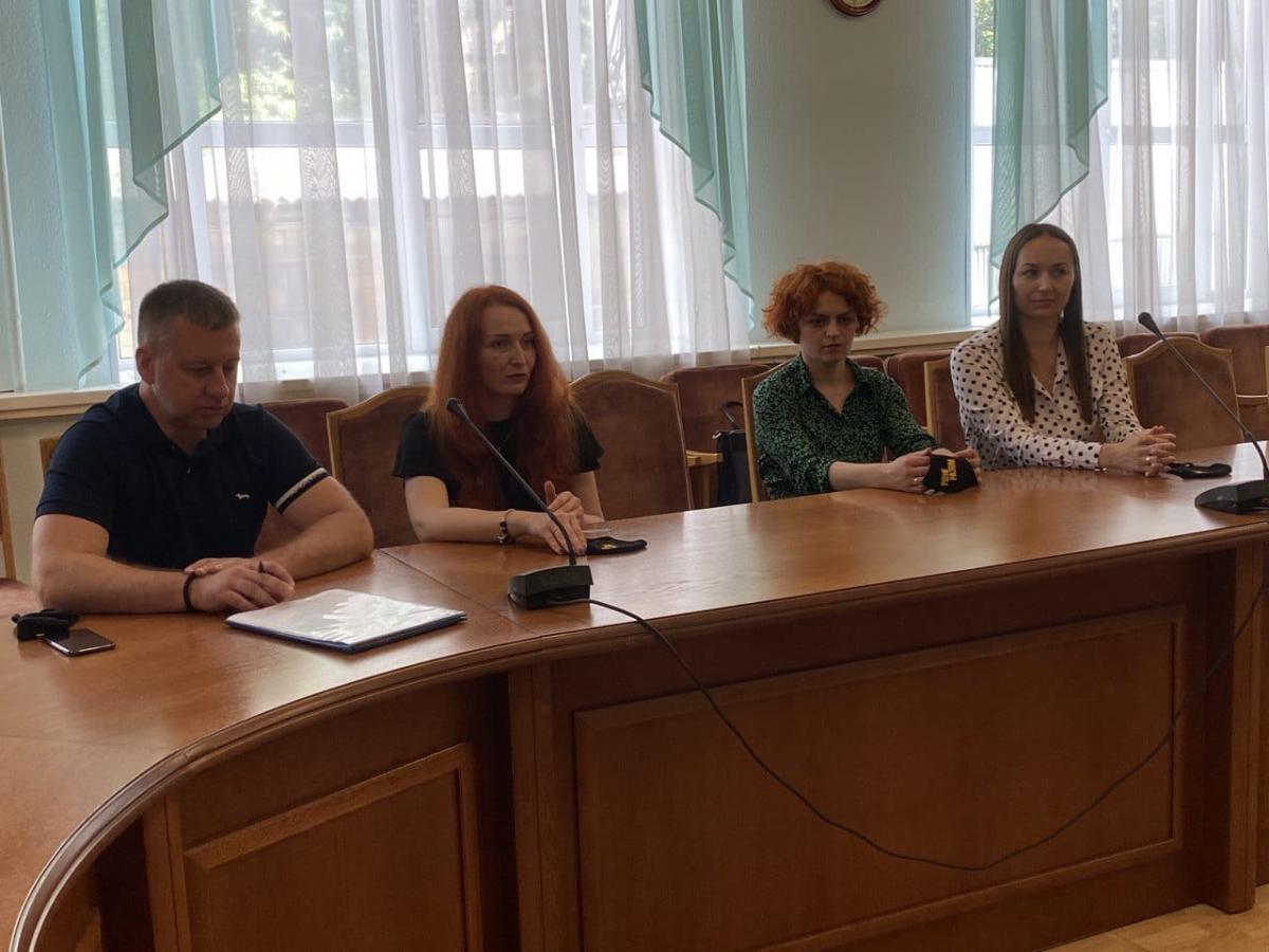 У Рівному підняли проблему всеукраїнського масштабу - відновлення роботи дитсадків (фото, відео) У Рівному підняли проблему всеукраїнського масштабу - відновлення роботи дитсадків (фото, відео)