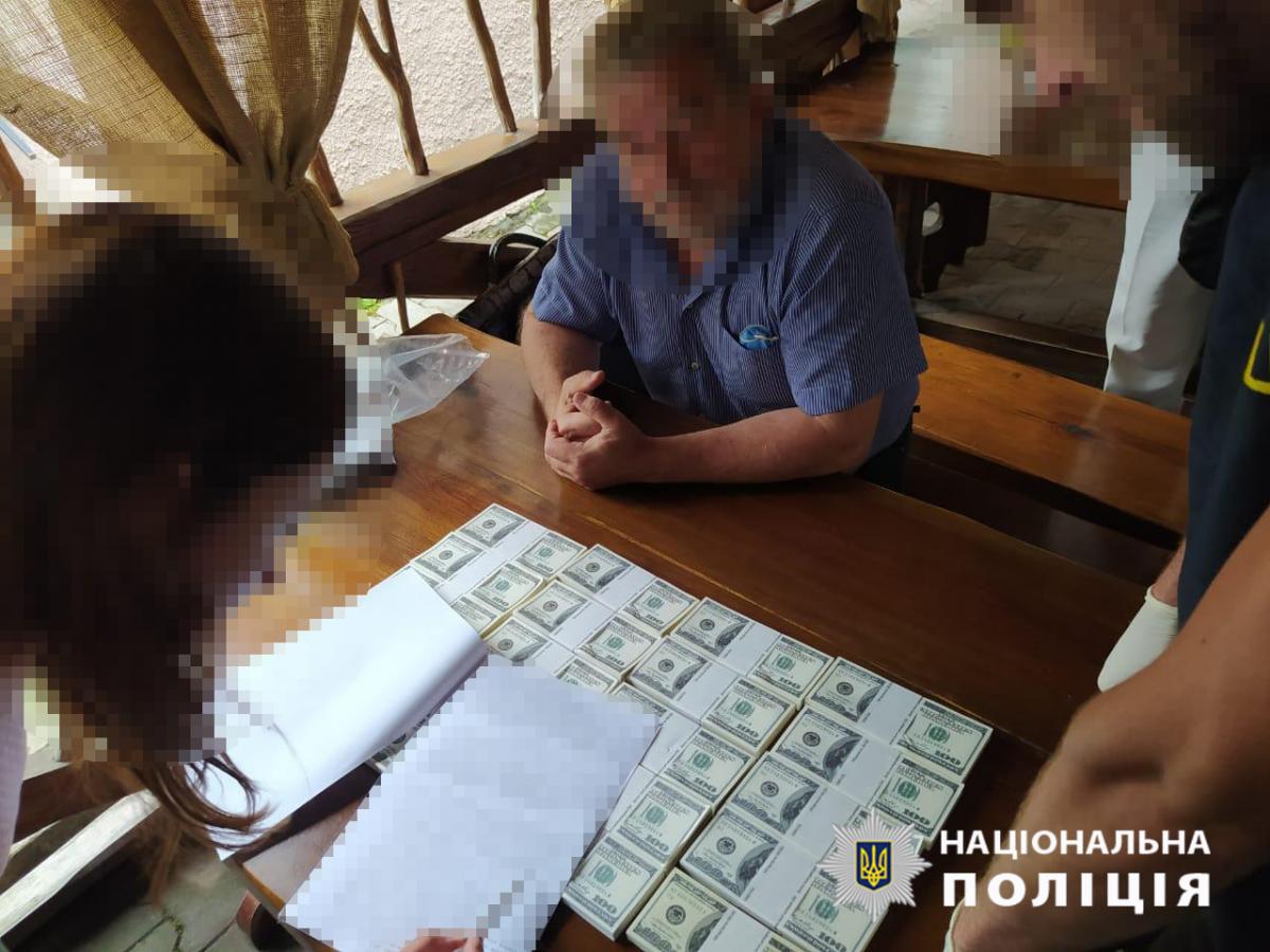 На Волині чоловік за $200 тисяч обіцяв посаду в Кабміні / фото facebook.com/DSI.police.ukraine На Волині чоловік за $200 тисяч обіцяв посаду в Кабміні / фото facebook.com/DSI.police.ukraine