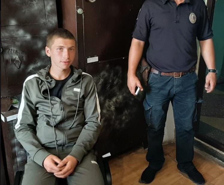 Хлопця знайшли на блокпосту у зоні проведення ООС / фото поліція Львівської області Хлопця знайшли на блокпосту у зоні проведення ООС / фото поліція Львівської області