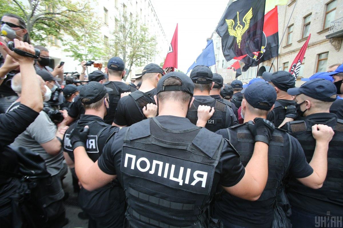 Если в конце 2019 года недоверии к Кабмину высказывали 51,5% респондентов, то сейчас не доверяют 72% / Фото УНИАН Если в конце 2019 года недоверии к Кабмину высказывали 51,5% респондентов, то сейчас не доверяют 72% / Фото УНИАН