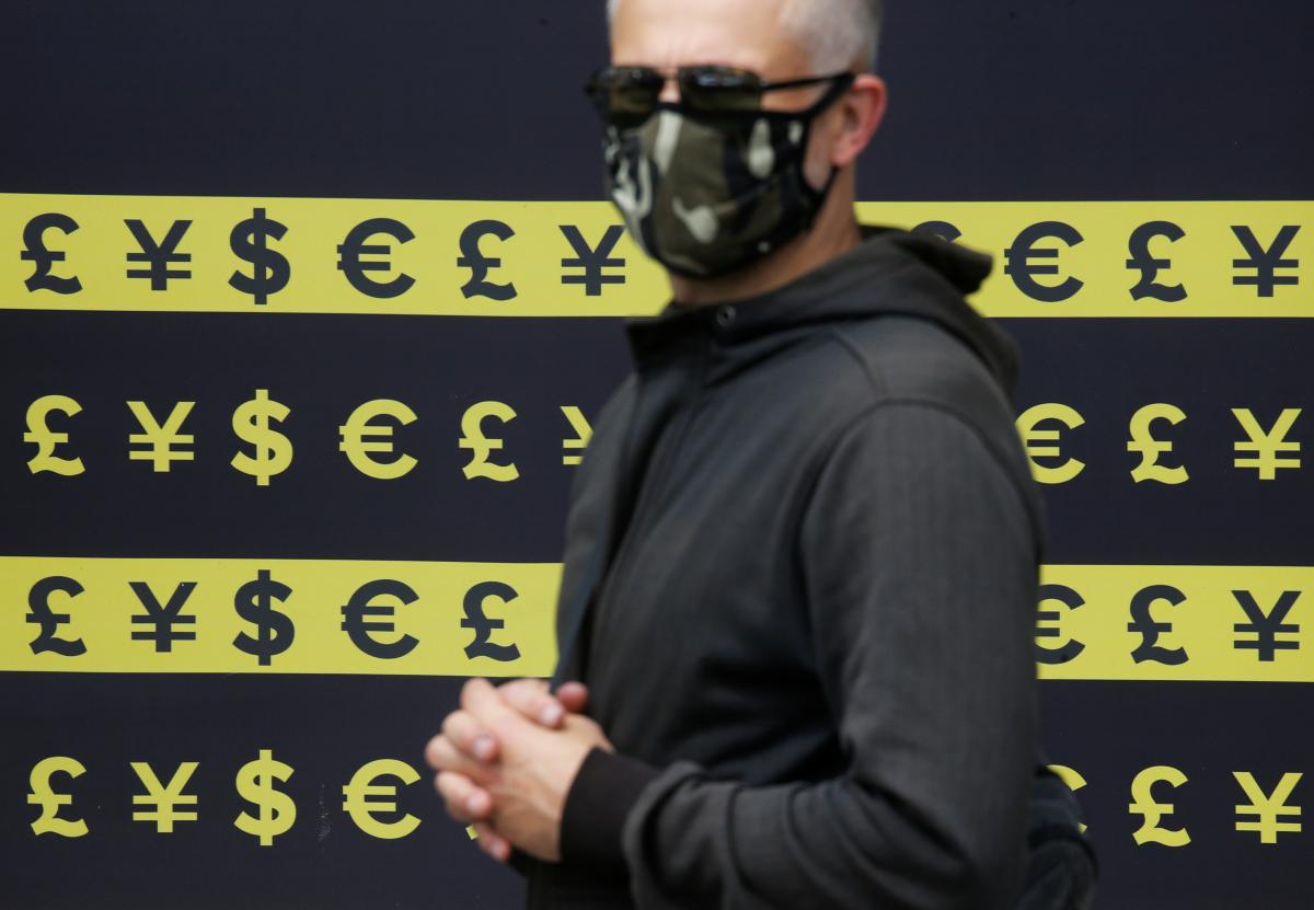 Сьогодні в Україні подешевшав долар, але подорожчав євро / REUTERS