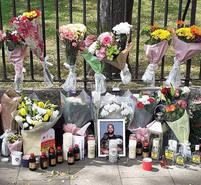 Мемориал на месте убийства Шеперда / фото instagram.com/alphatalentmanagement Мемориал на месте убийства Шеперда / фото instagram.com/alphatalentmanagement