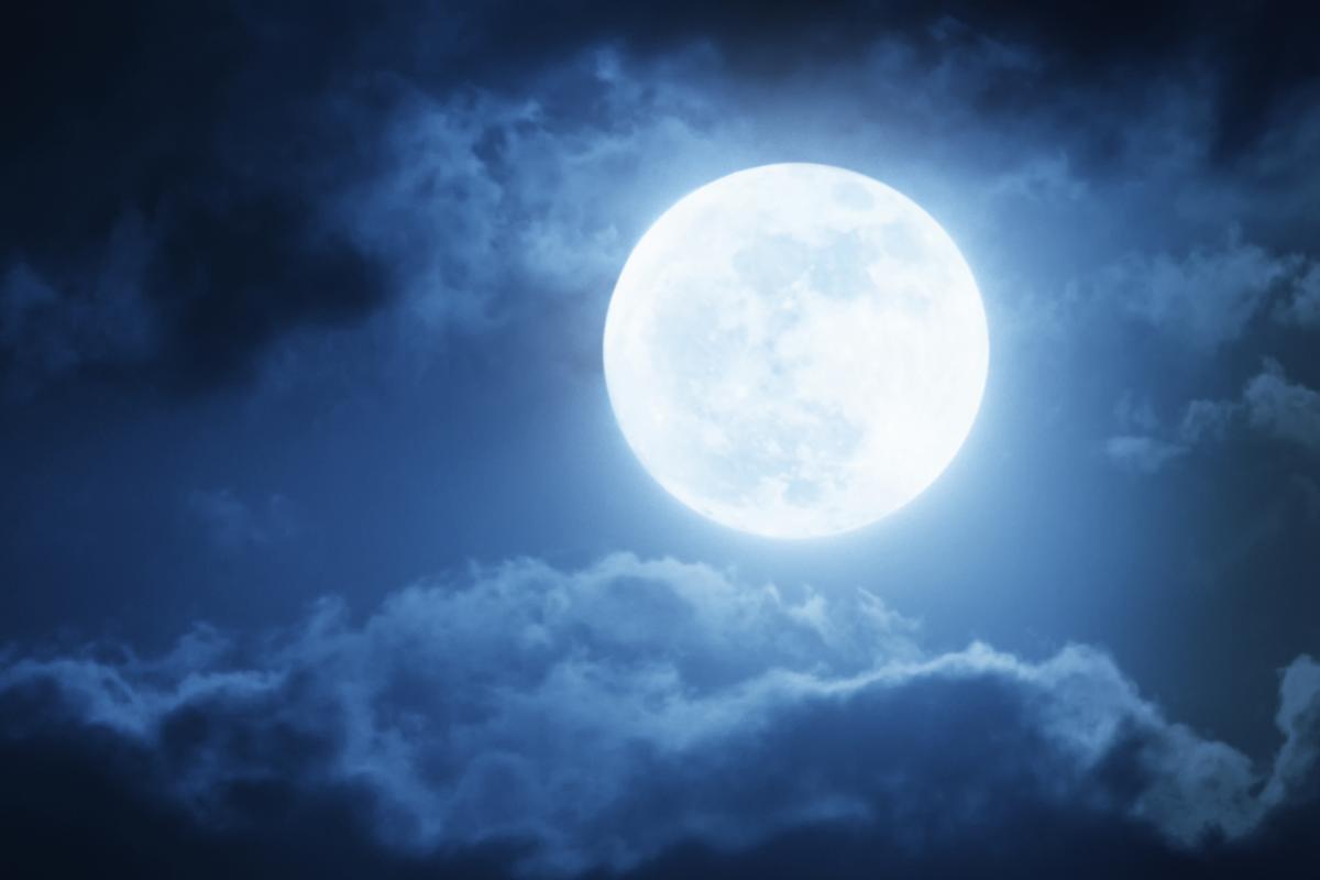 Завтра в Украине можно будет наблюдать "голубую Луну" / фото ua.depositphotos.com