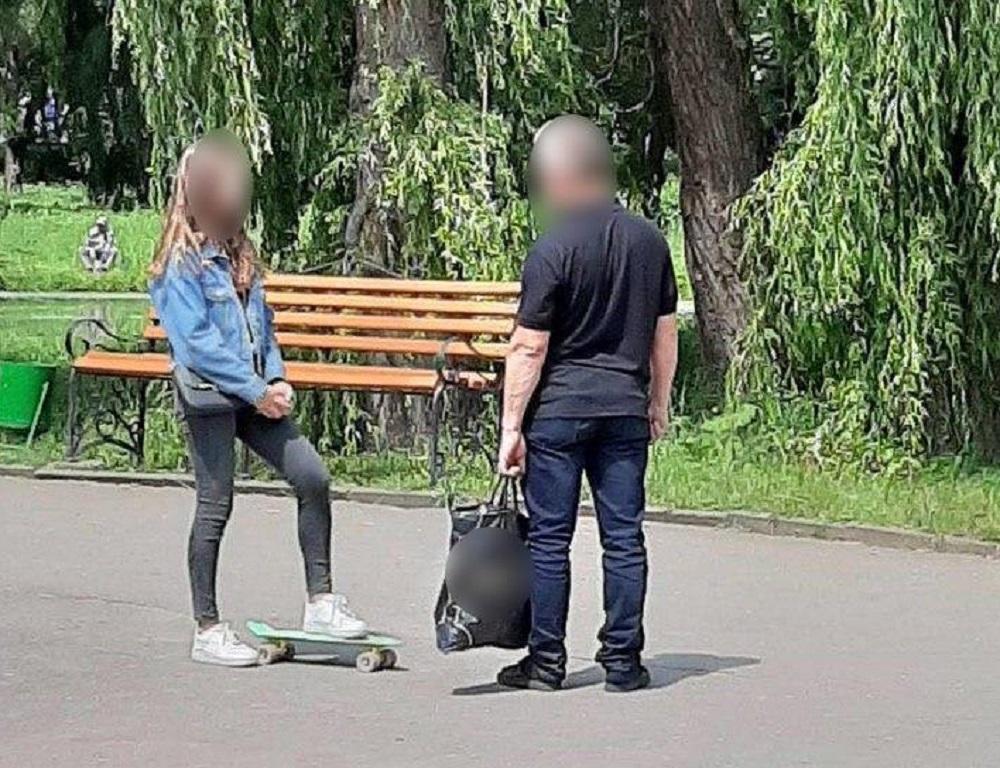 За декілька хвилин патрульні побачили ймовірного правопорушника, схожого за описом / Патрульна поліція Тернопільщини За декілька хвилин патрульні побачили ймовірного правопорушника, схожого за описом / Патрульна поліція Тернопільщини