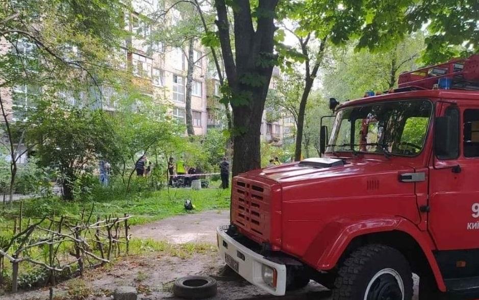 Киев - мужчина пустил газ в дома на Доброхотова: коммунальщики эвакуировали подъезд / facebook.com/dtp.kiev