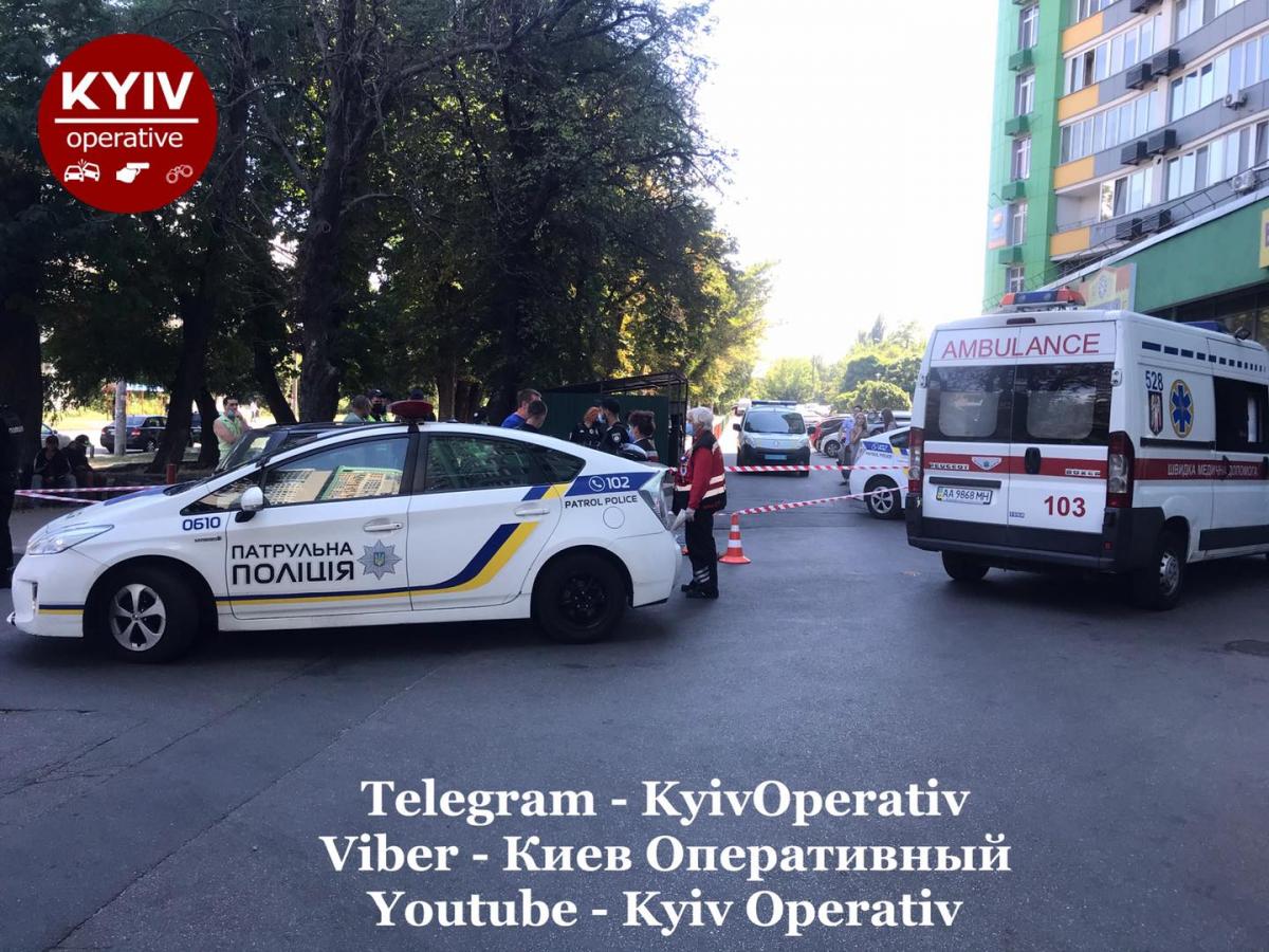Пострадавшего водителя госпитализировали / Киев Оперативный Facebook Пострадавшего водителя госпитализировали / Киев Оперативный Facebook