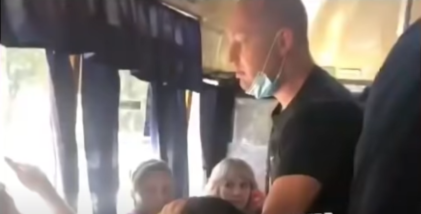 Серед тих, хто бив, був чоловік / скріншот відео Серед тих, хто бив, був чоловік / скріншот відео