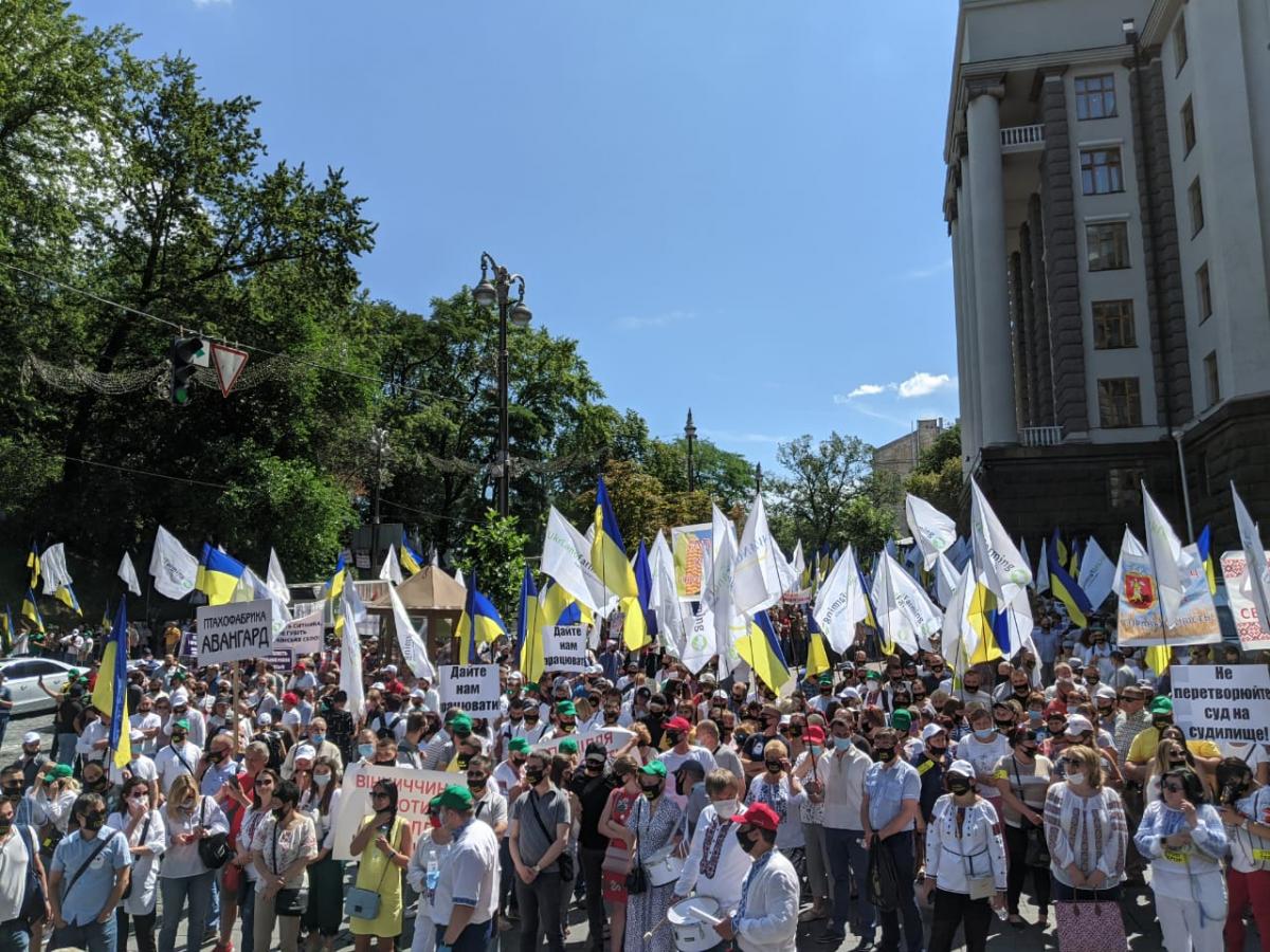На митинге под Кабинетом министров собрались аграрии из Херсонской, Винницкой и еще 20 областей На митинге под Кабинетом министров собрались аграрии из Херсонской, Винницкой и еще 20 областей