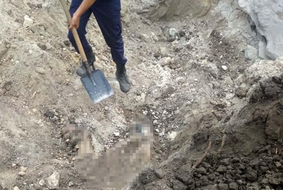 Во время оползня погибли мужчина и ребенок / фото ГСЧС Во время оползня погибли мужчина и ребенок / фото ГСЧС
