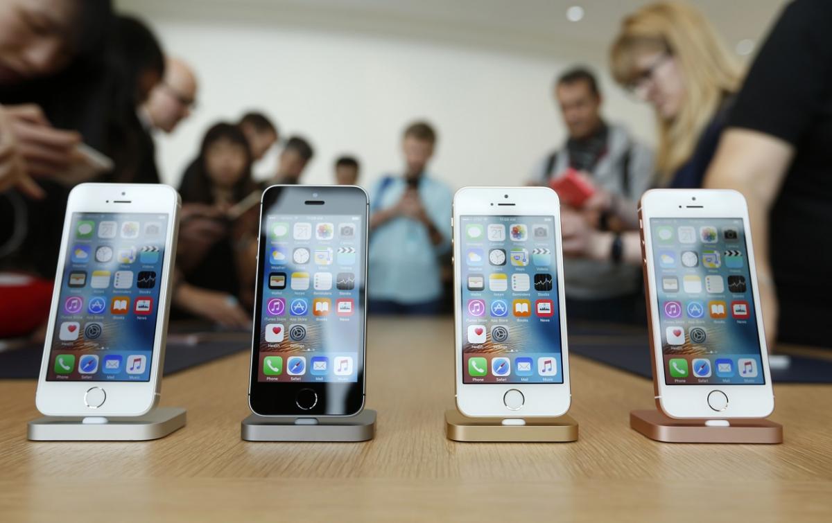 Дата запуска iPhone SE намечена на апрель-май / REUTERS