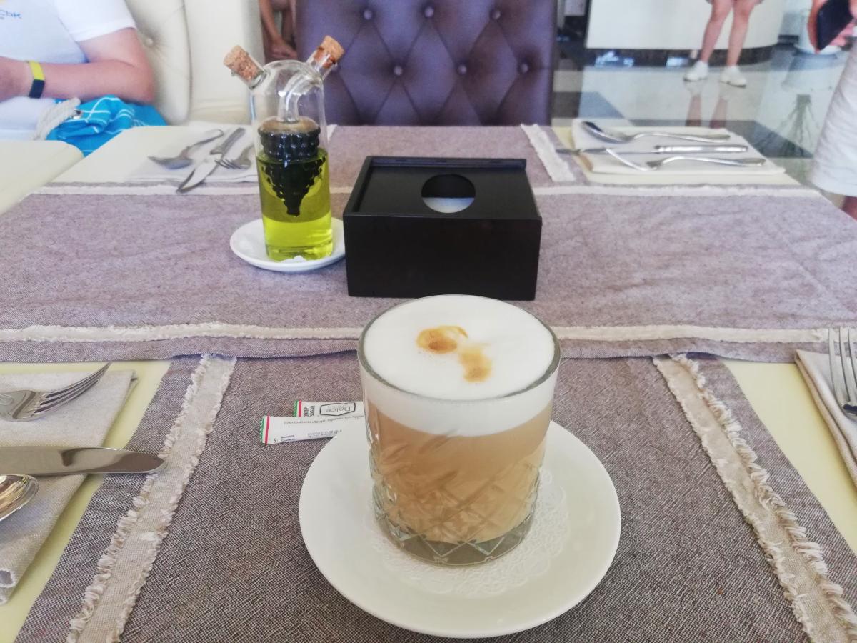 В Бердянске не легко найти настоящий латте, но в ресторане San Sebastian он есть / фото Марина Григоренко