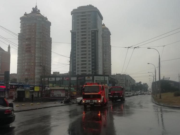 В Киеве возле станции метро нашли взрывчатку / фото Depo.Київ В Киеве возле станции метро нашли взрывчатку / фото Depo.Київ
