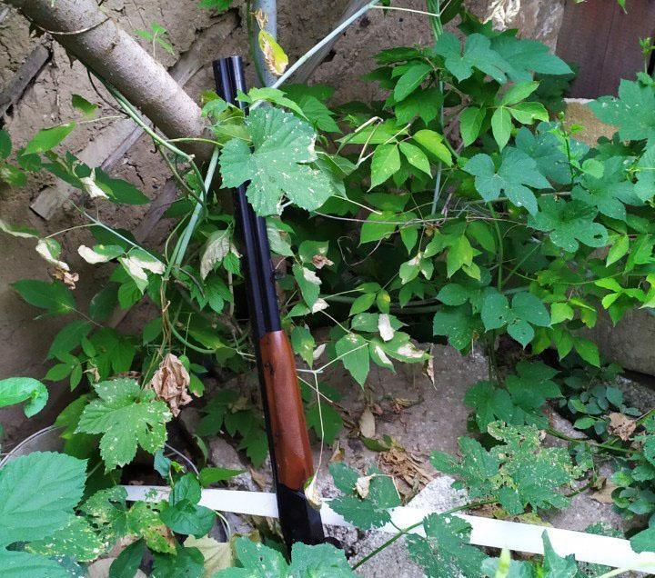 Підліток намагався захистити батька / фото dn.npu.gov.ua Підліток намагався захистити батька / фото dn.npu.gov.ua