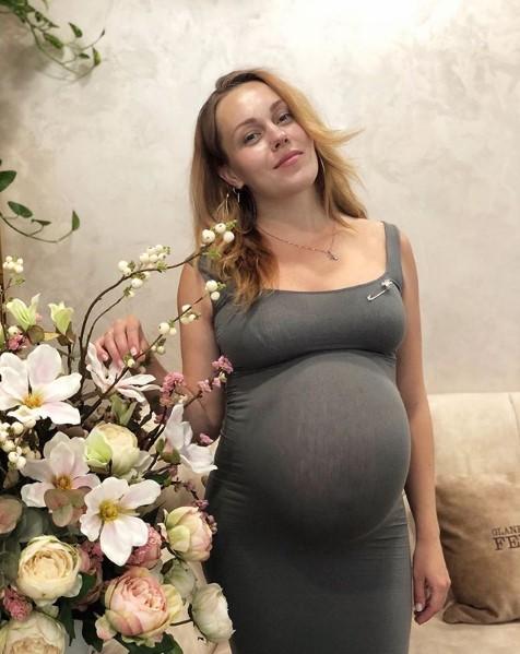 Alyosha станет мамой в третий раз / фото instagram.com/alyoshasinger