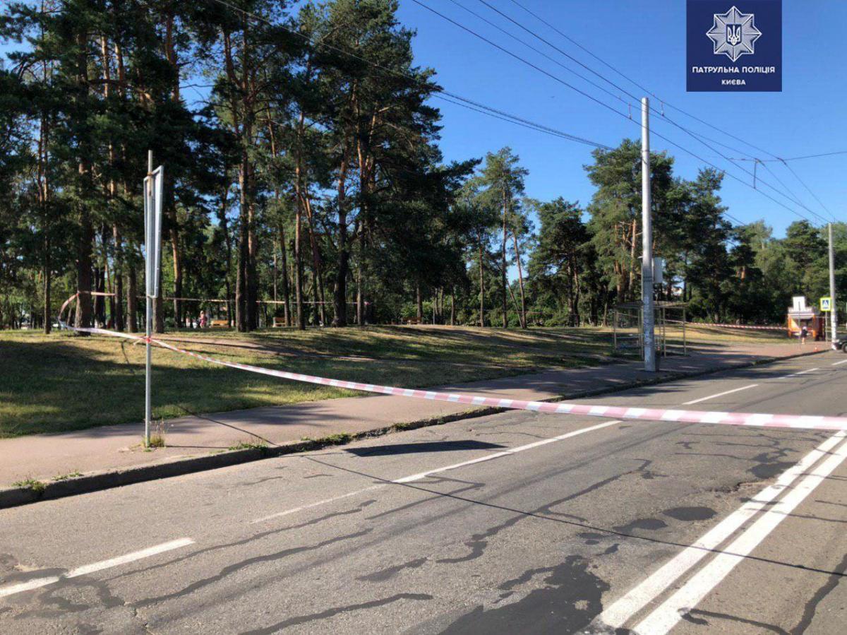 Движение перекрыли / фото патрульная полиция Киева Движение перекрыли / фото патрульная полиция Киева