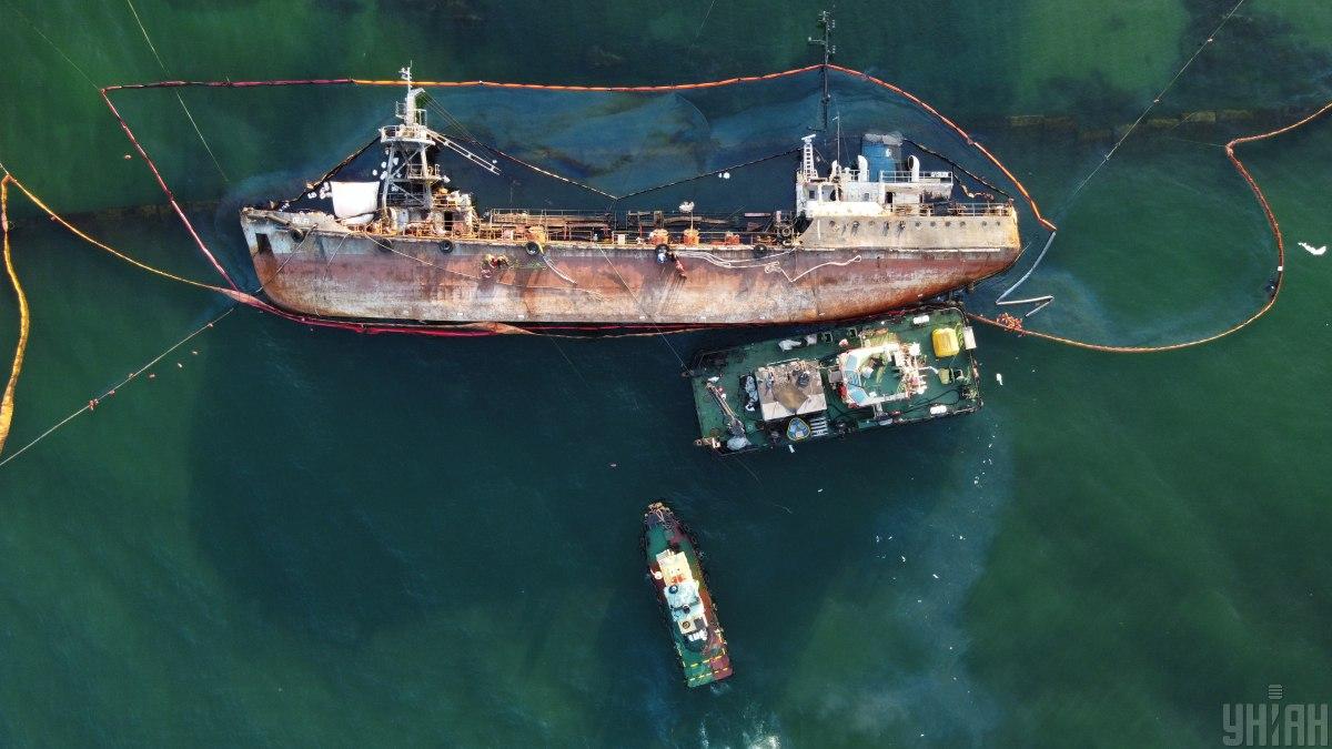 Танкер затонув біля берегів Одеси /  фото УНІАН