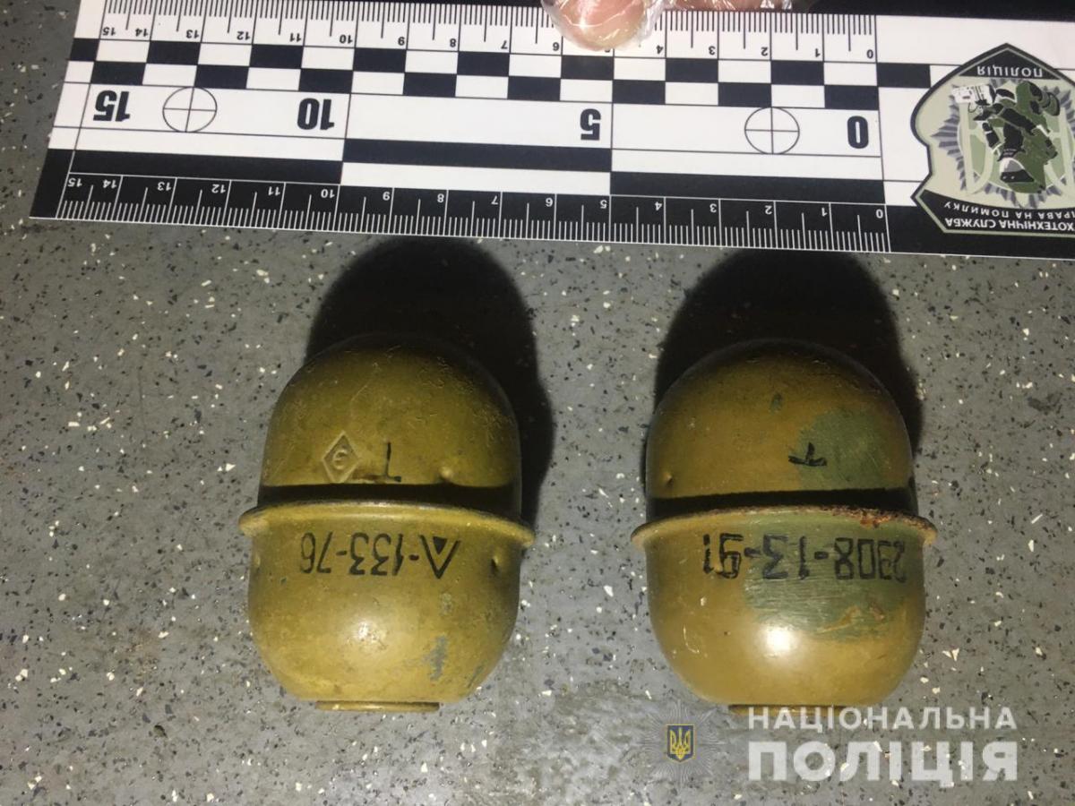 На Харківщині затримали чоловіка з гранатами / фото Нацполіція На Харківщині затримали чоловіка з гранатами / фото Нацполіція