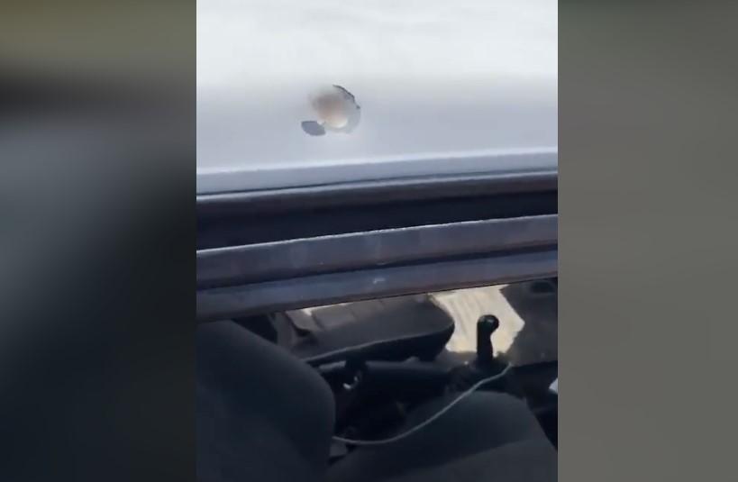 Автомобиль, в котором находился Ганул, обстреляли из травматического оружия / Скриншот Автомобиль, в котором находился Ганул, обстреляли из травматического оружия / Скриншот