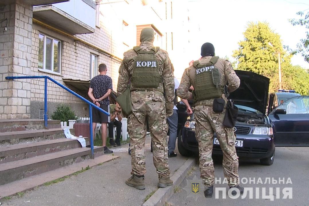 У зловмисників вилучили балаклави та рукавички / фото npu.gov.ua У зловмисників вилучили балаклави та рукавички / фото npu.gov.ua