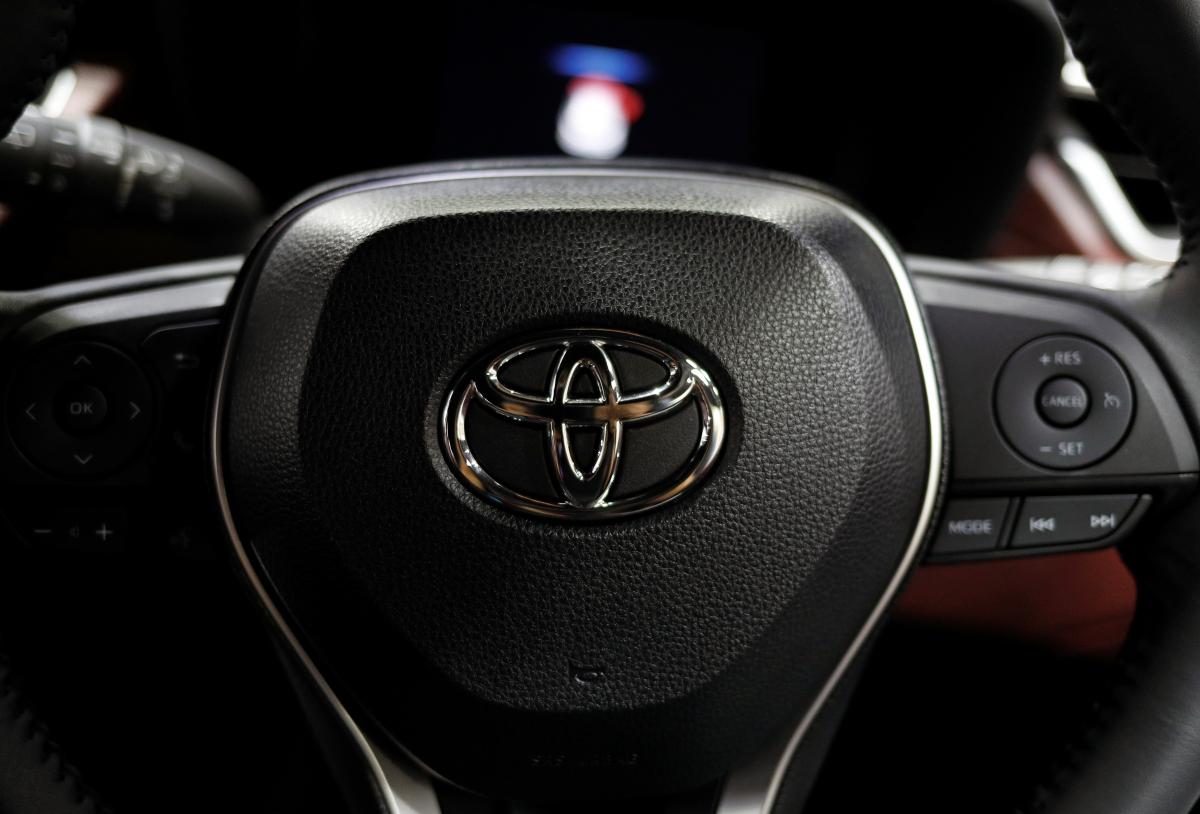 Концерн Toyota відновив постачання запчастин до РФ наприкінці 2022 року / фото REUTERS Концерн Toyota відновив постачання запчастин до РФ наприкінці 2022 року / фото REUTERS