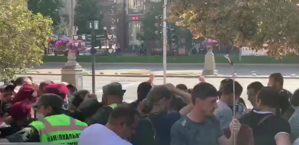 Стычки под стенами Нацсовета / скриншот видео Стычки под стенами Нацсовета / скриншот видео