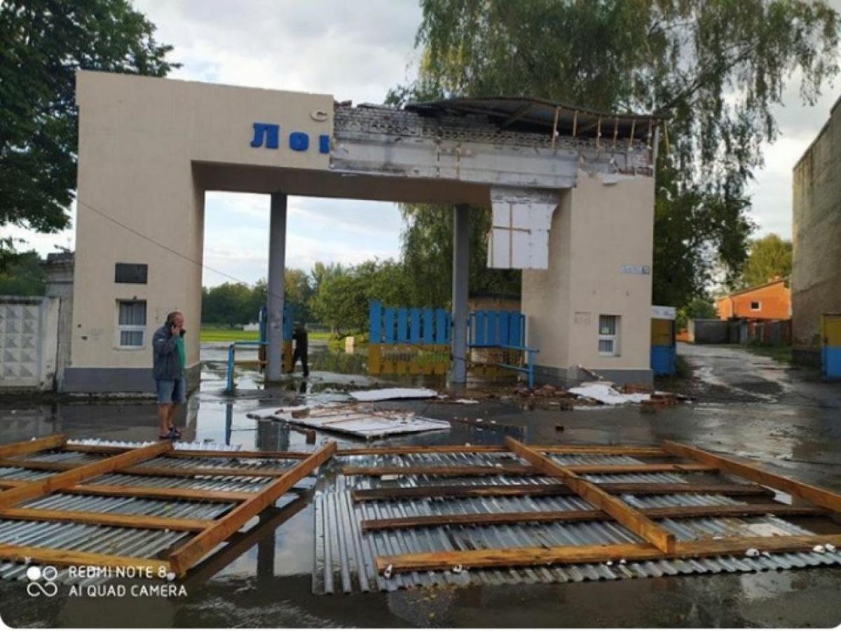 В Хмельницкой области пронесся ураган с градом / shepetivka.com.ua В Хмельницкой области пронесся ураган с градом / shepetivka.com.ua