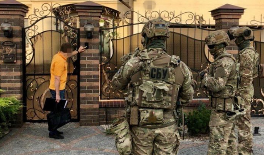 Для документирования схемы СБУ провела ряд обысков / фото facebook.com/SecurSerUkraine Для документирования схемы СБУ провела ряд обысков / фото facebook.com/SecurSerUkraine