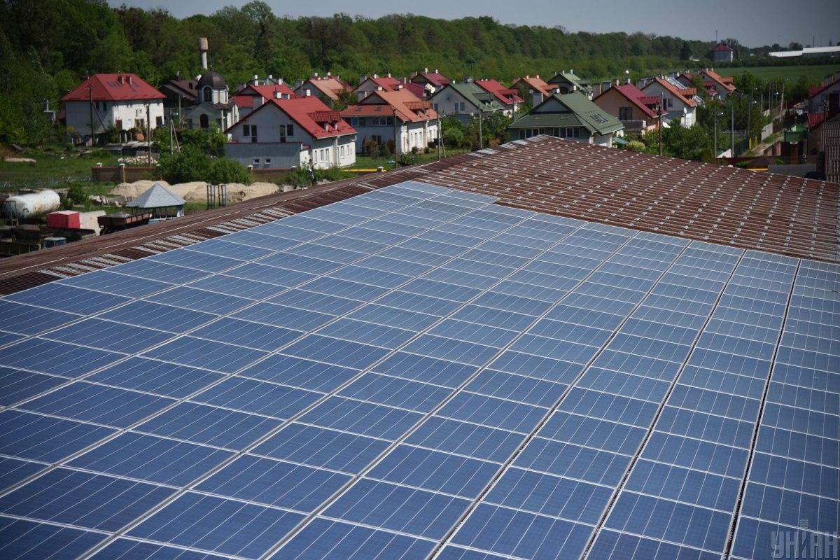 Ціна встановлення сонячної електростанції "під ключ" дуже індивідуальна і залежить від масштабу робіт / фото УНІАН