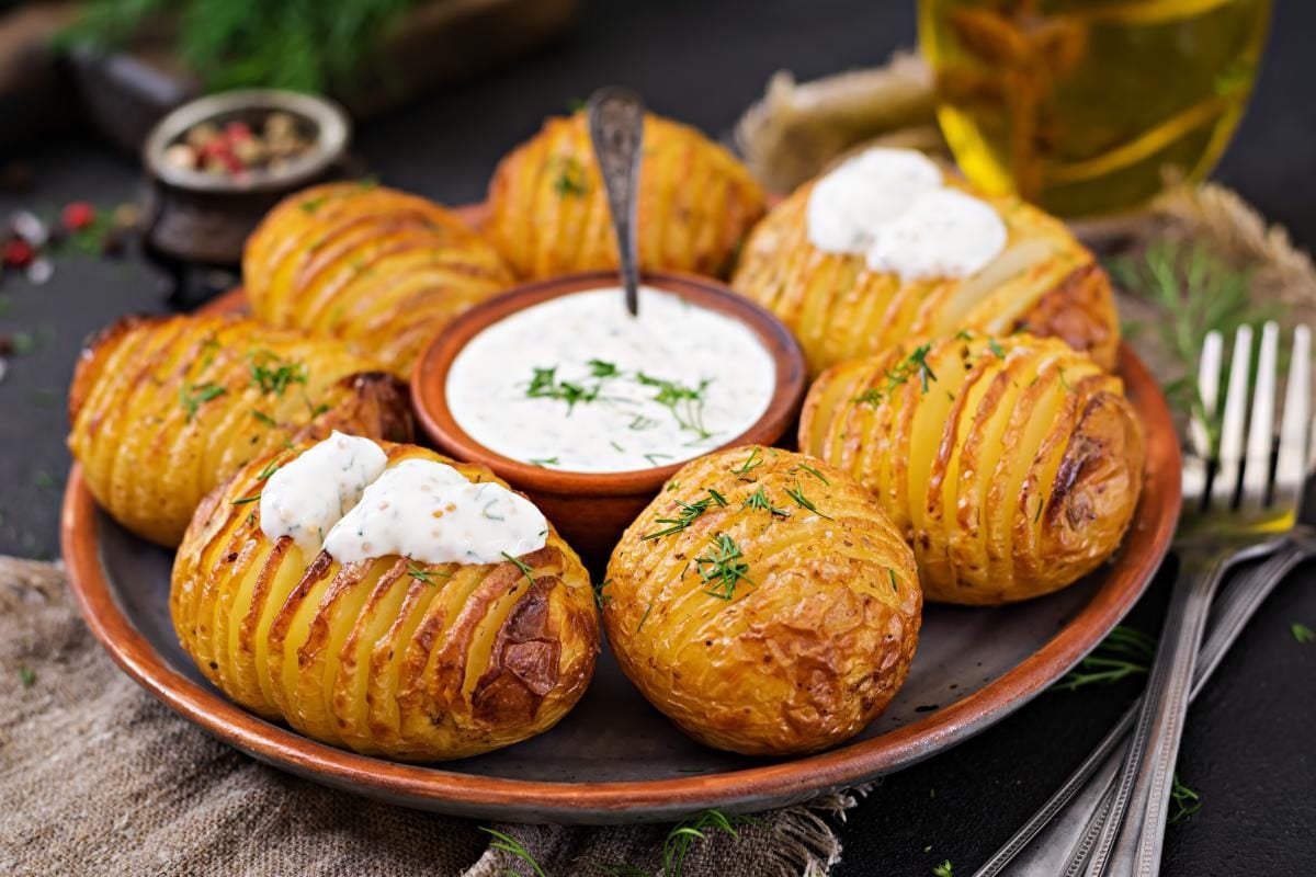 Запеченный картофель: готовим вкусные и оригинальные блюда в духовке
