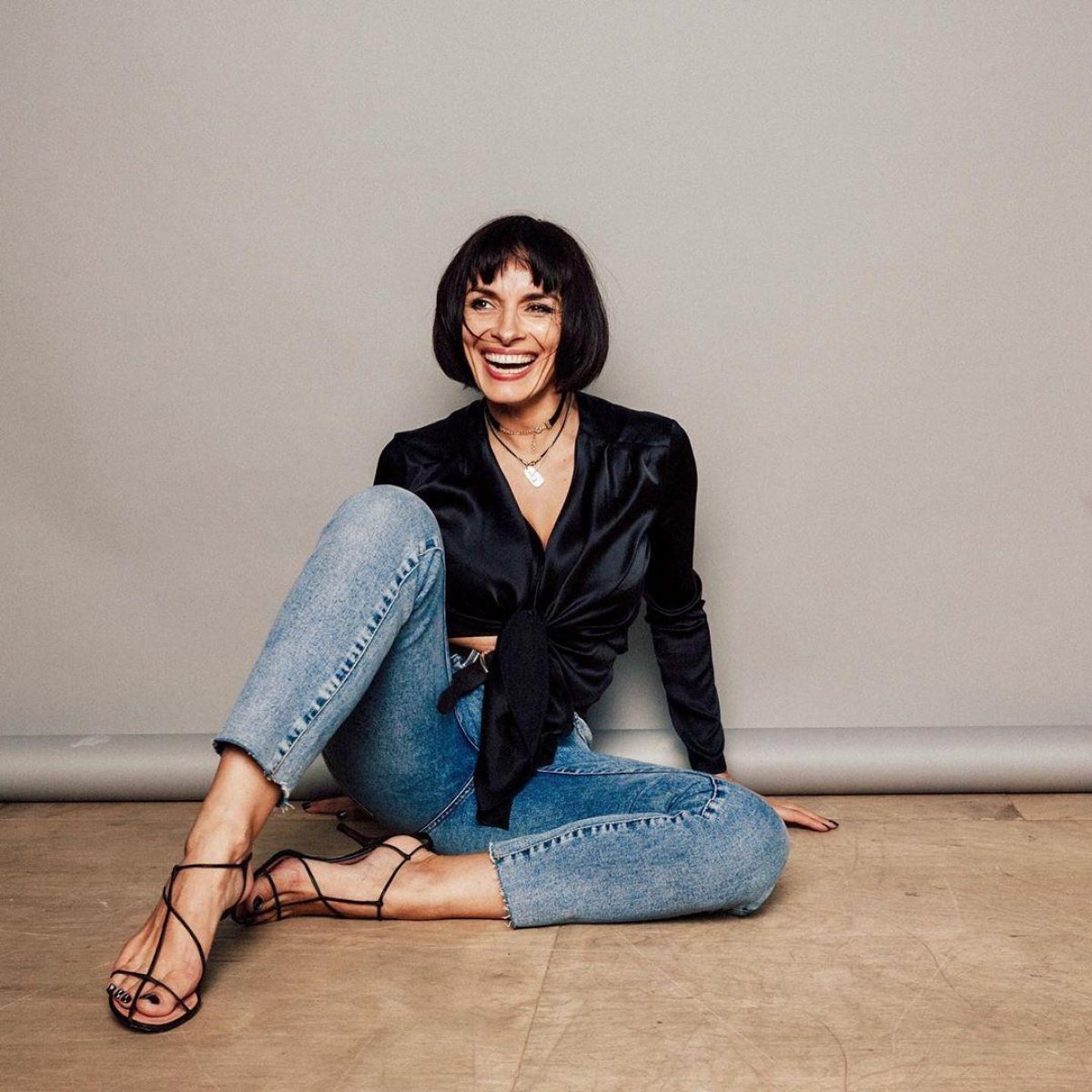 Қыздардың қалай сиқырғанын қараңыз