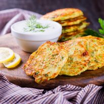 Нежные и сочные кабачковые оладьи: как приготовить вкусное блюдо