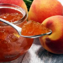 Солнечное лакомство зимой: рецепты вкусного варенья из персиков