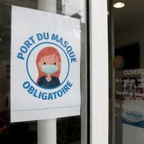 Новый антирекорд: во Франции за сутки коронавирусом заболели больше 10 тысяч человек