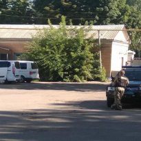 Grenade-wielding suspect takes cop hostage in Ukraine's Poltava (Photo)