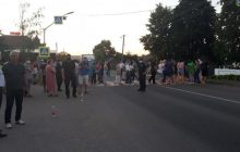 На Буковині поліція відтіснила пікетувальників, які перекрили трасу державного значення (відео)