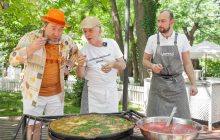 Відомий одеський ресторатор Савва Лібкін поділився рецептом чахохбілі (відео)
