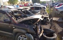 У Харкові внаслідок пожежі на парковці згоріли сім автівок (фото)