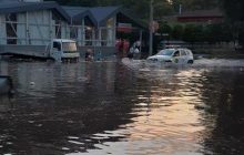 Черкаси залило потужною зливою: місцеві пірнали "бомбочкою" на затоплених вулицях (фото, відео)
