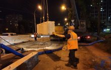 Аварія на каналізаційному колекторі в Києві: через провал на дорозі обмежено рух (фото)