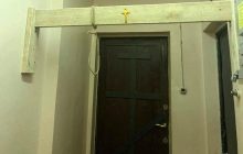 В одному з під'їздів Москви невідомі встановили шибеницю