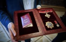 Потап, Білик, Тіна Кароль і Єфросиніна: Зеленський вручив присвоєні до Дня Конституції нагороди видатним українцям (фоторепортаж)